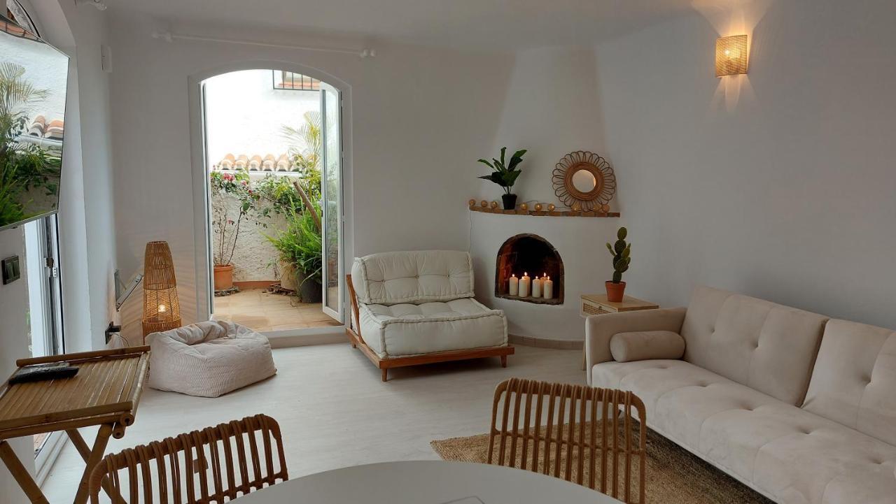 New Boho With Balcony, Private Garden And Communal Pool Vakantiehuis